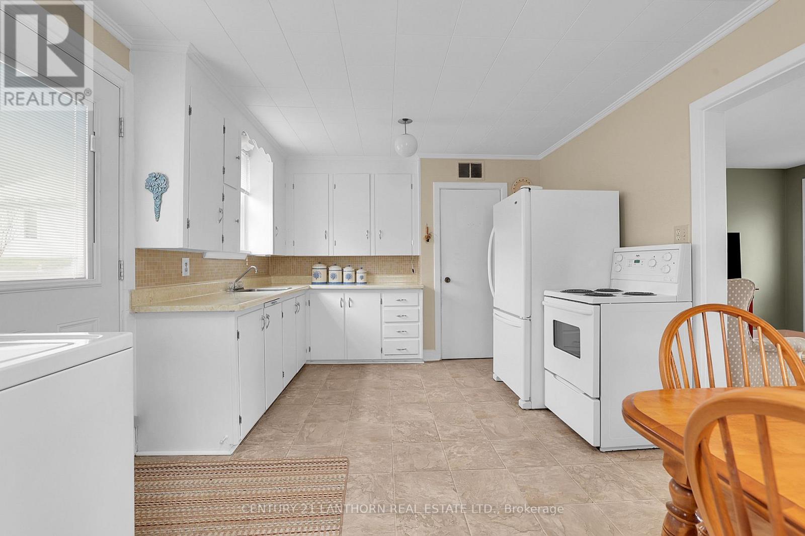 229 ST LAWRENCE STREET W - 8