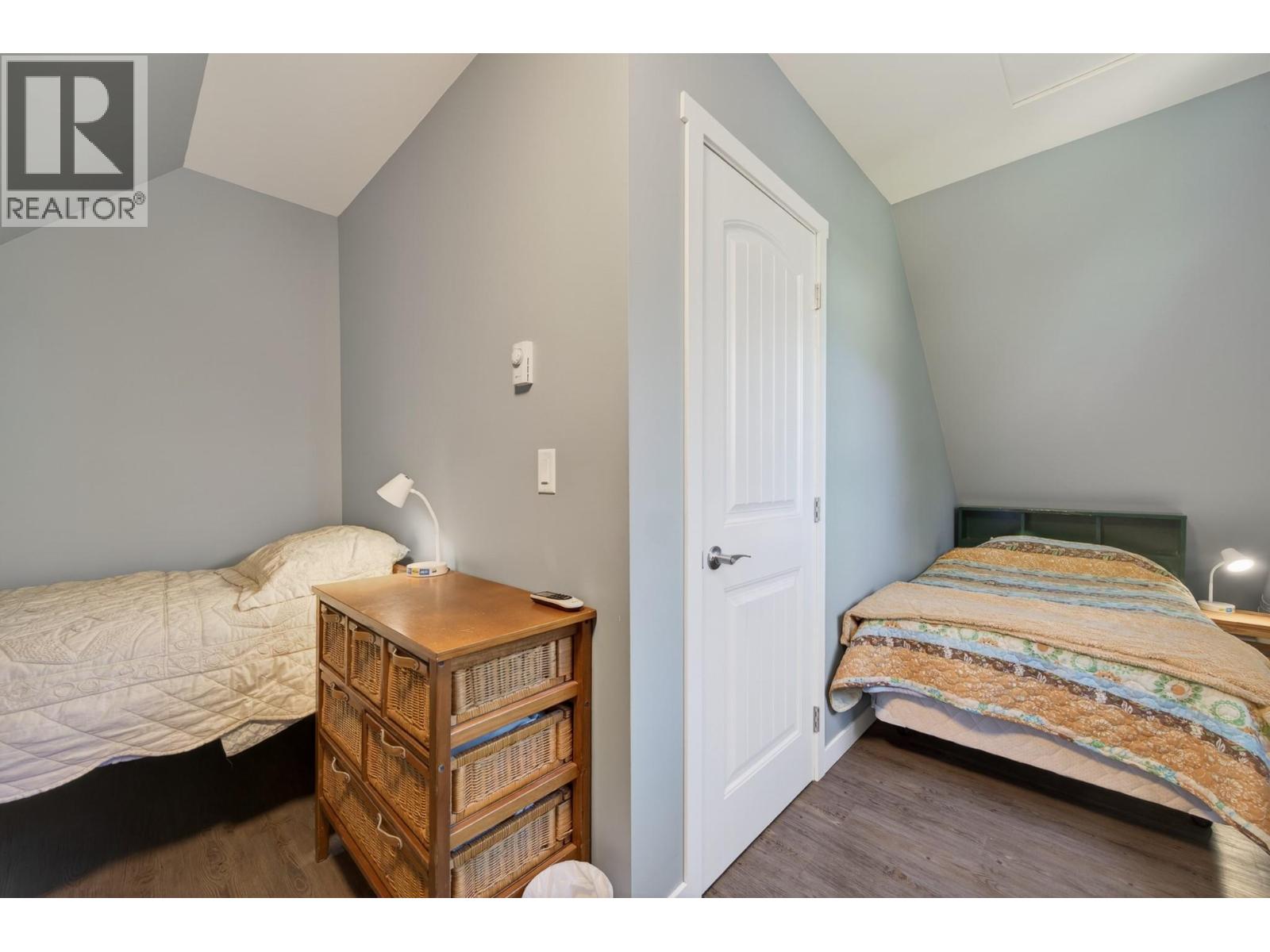 #22 4333 EAST BARRIERE LAKE FS Road - 21