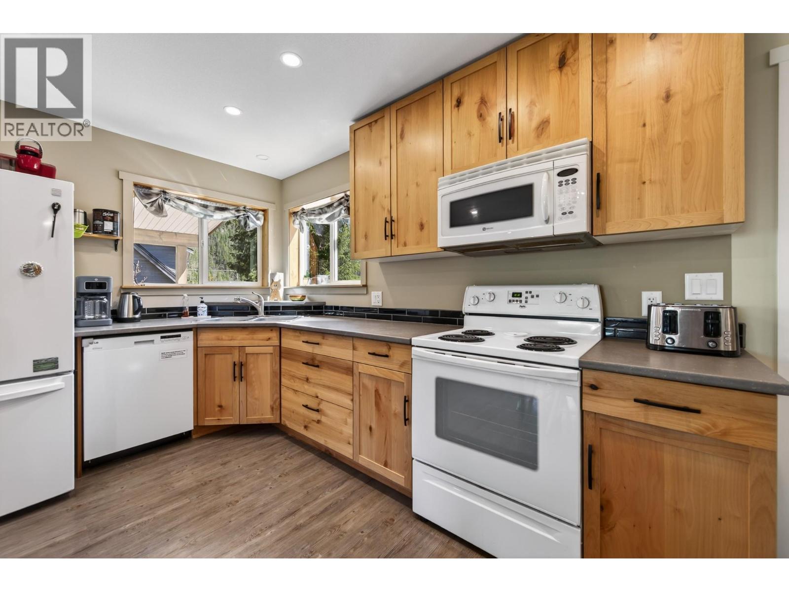 4333 EAST BARRIERE LAKE FS Road Unit# 22, Barriere