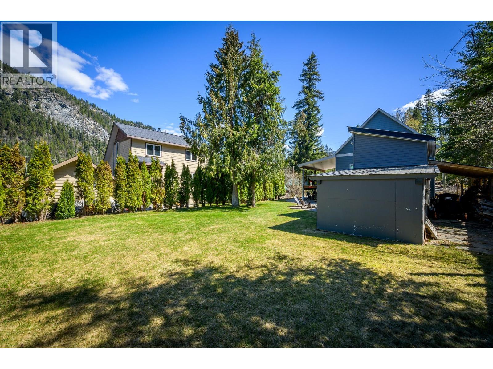 #22 4333 EAST BARRIERE LAKE FS Road - 32