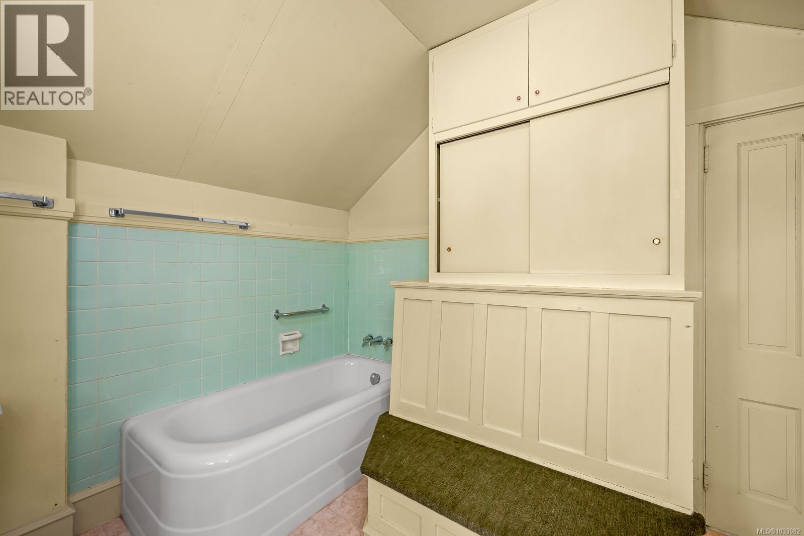 965 Balmoral Rd - 50