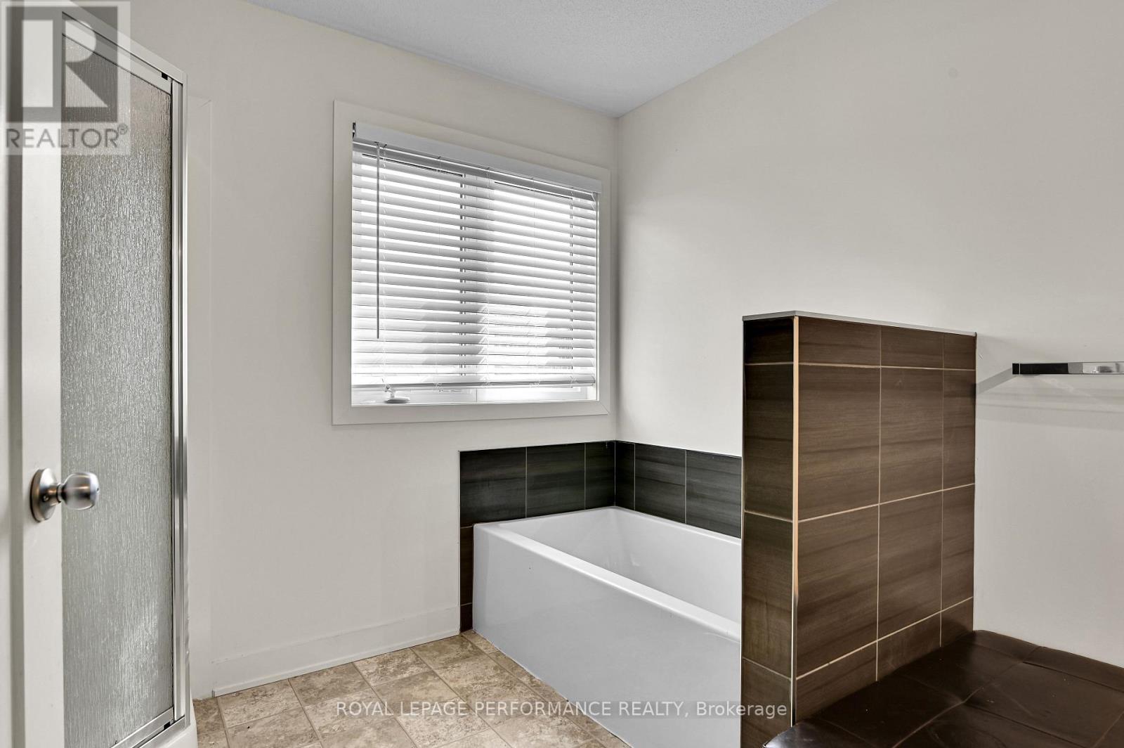 609 ROBERT STREET - 13