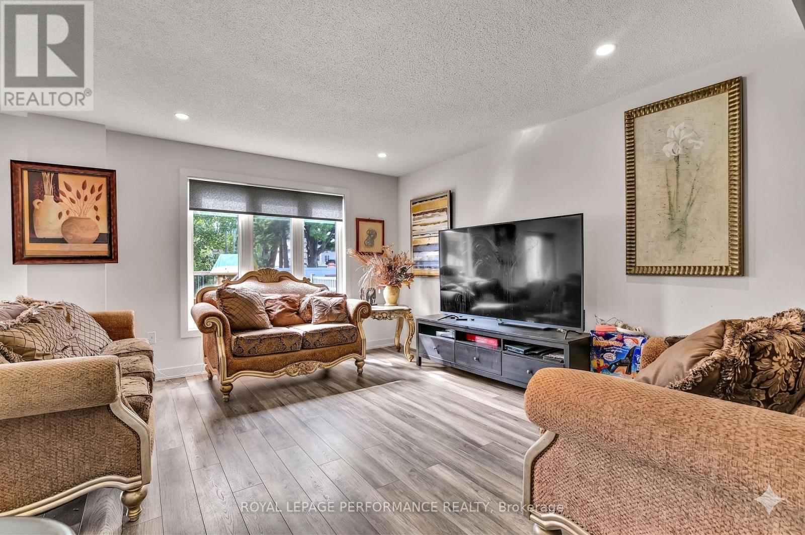 609 ROBERT STREET - 8