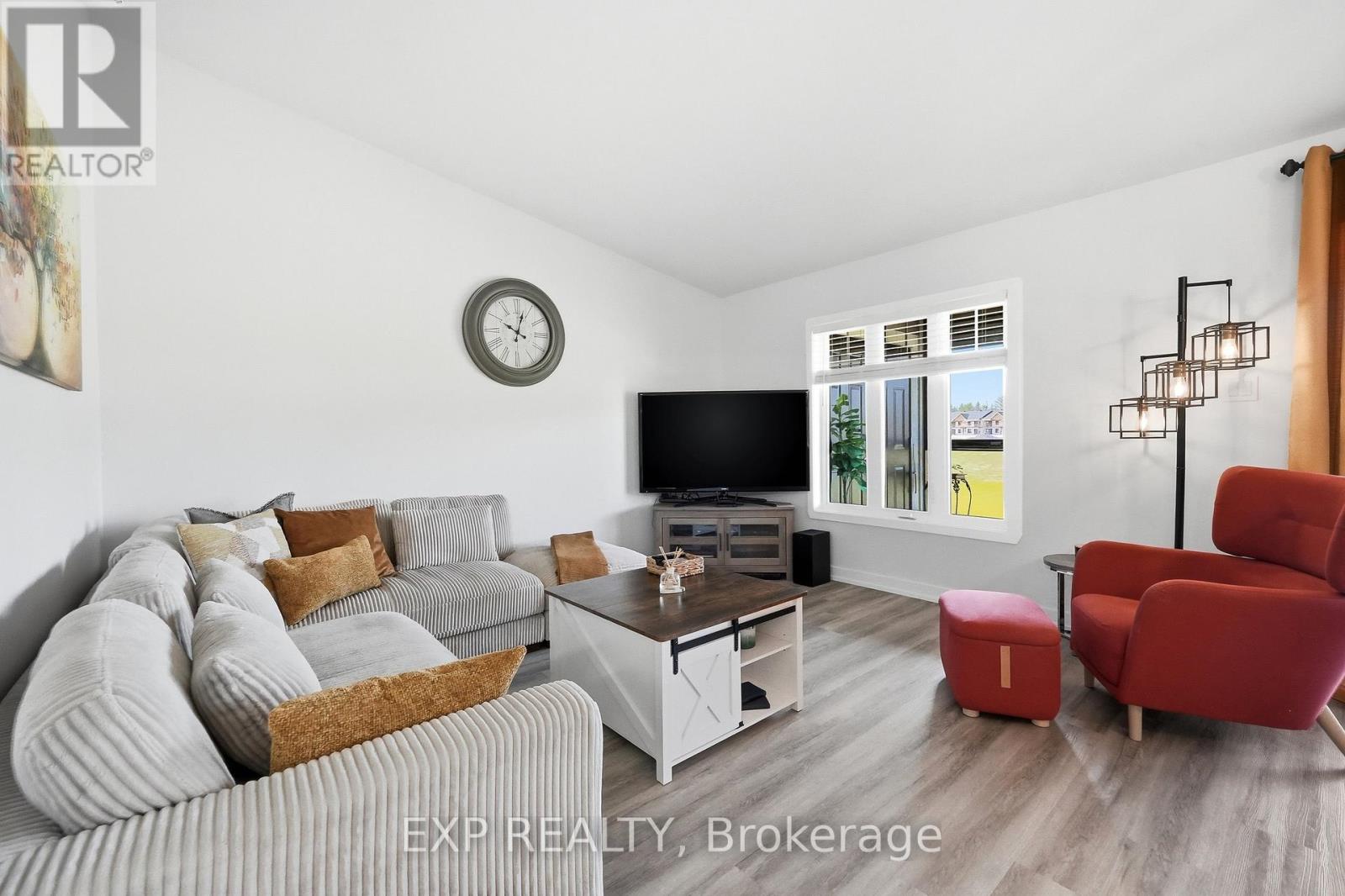 #2114 312 MASTERS LANE - 15