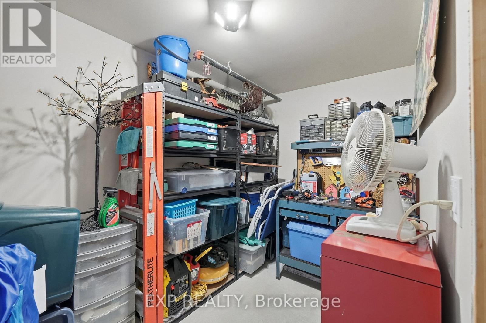 #2114 312 MASTERS LANE - 20