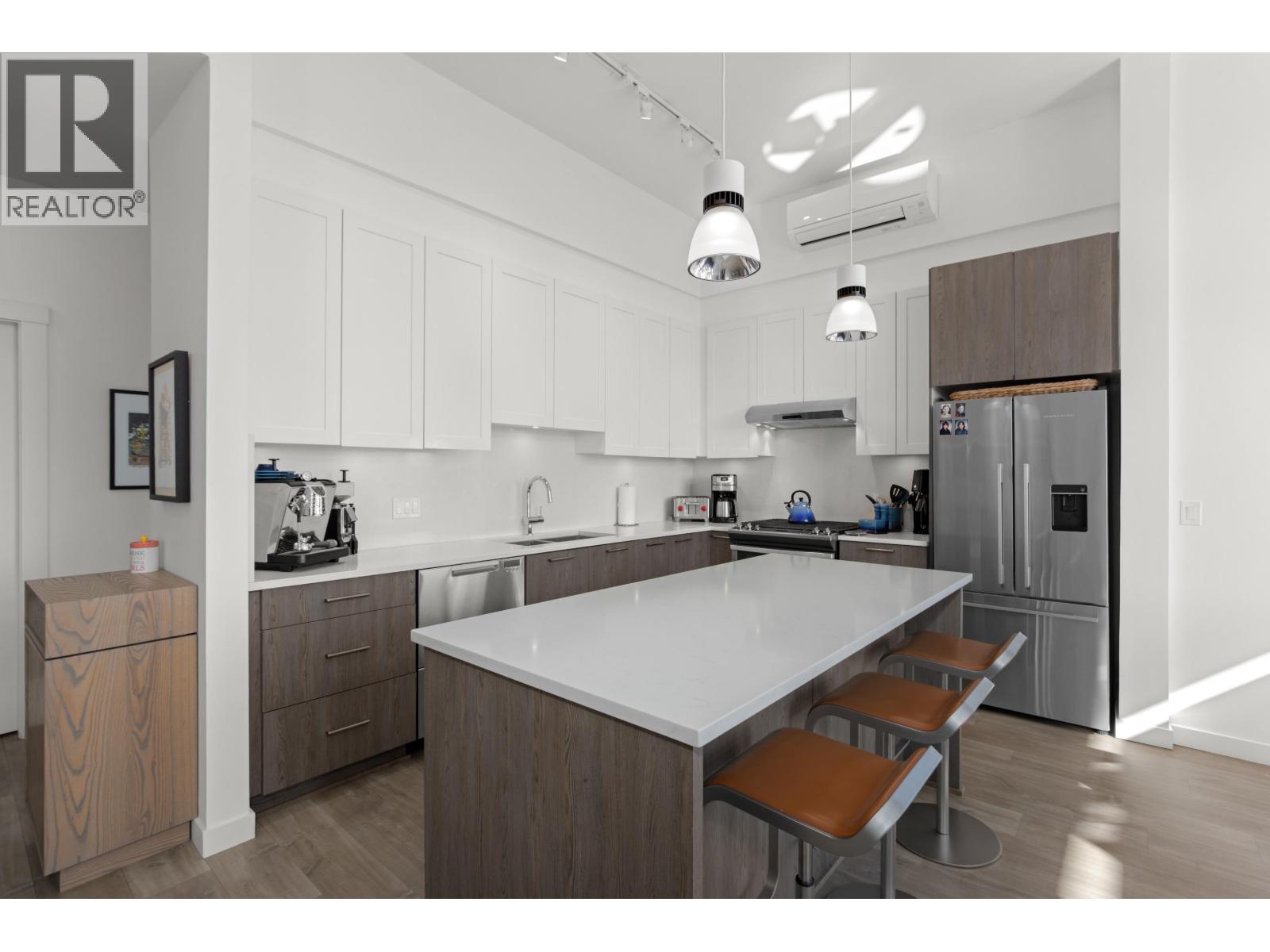 612 123 W 1ST STREET, North Vancouver