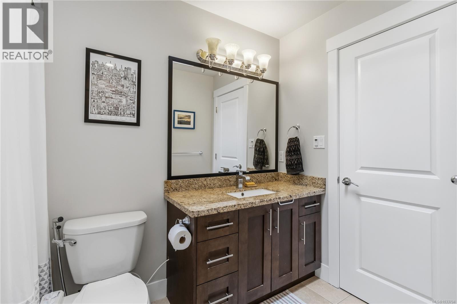 #1 2918 Shelbourne St - 31