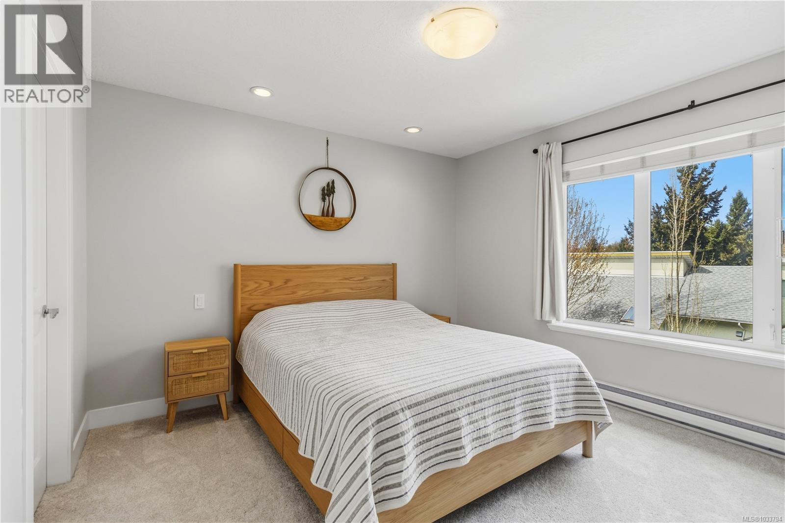 #1 2918 Shelbourne St - 33