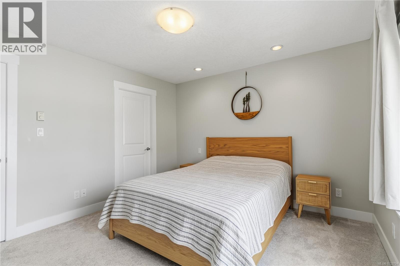#1 2918 Shelbourne St - 34