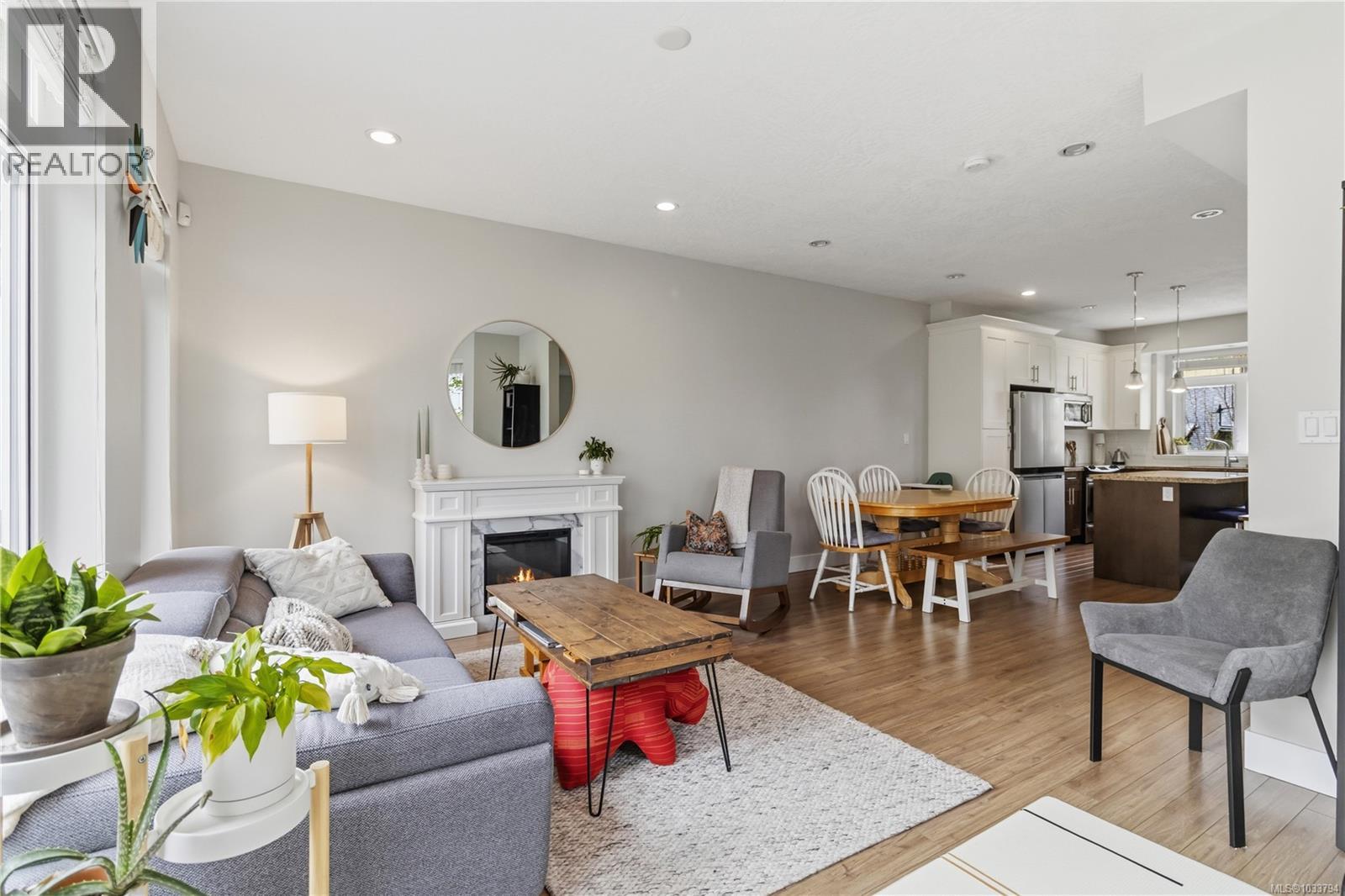 #1 2918 Shelbourne St - 13