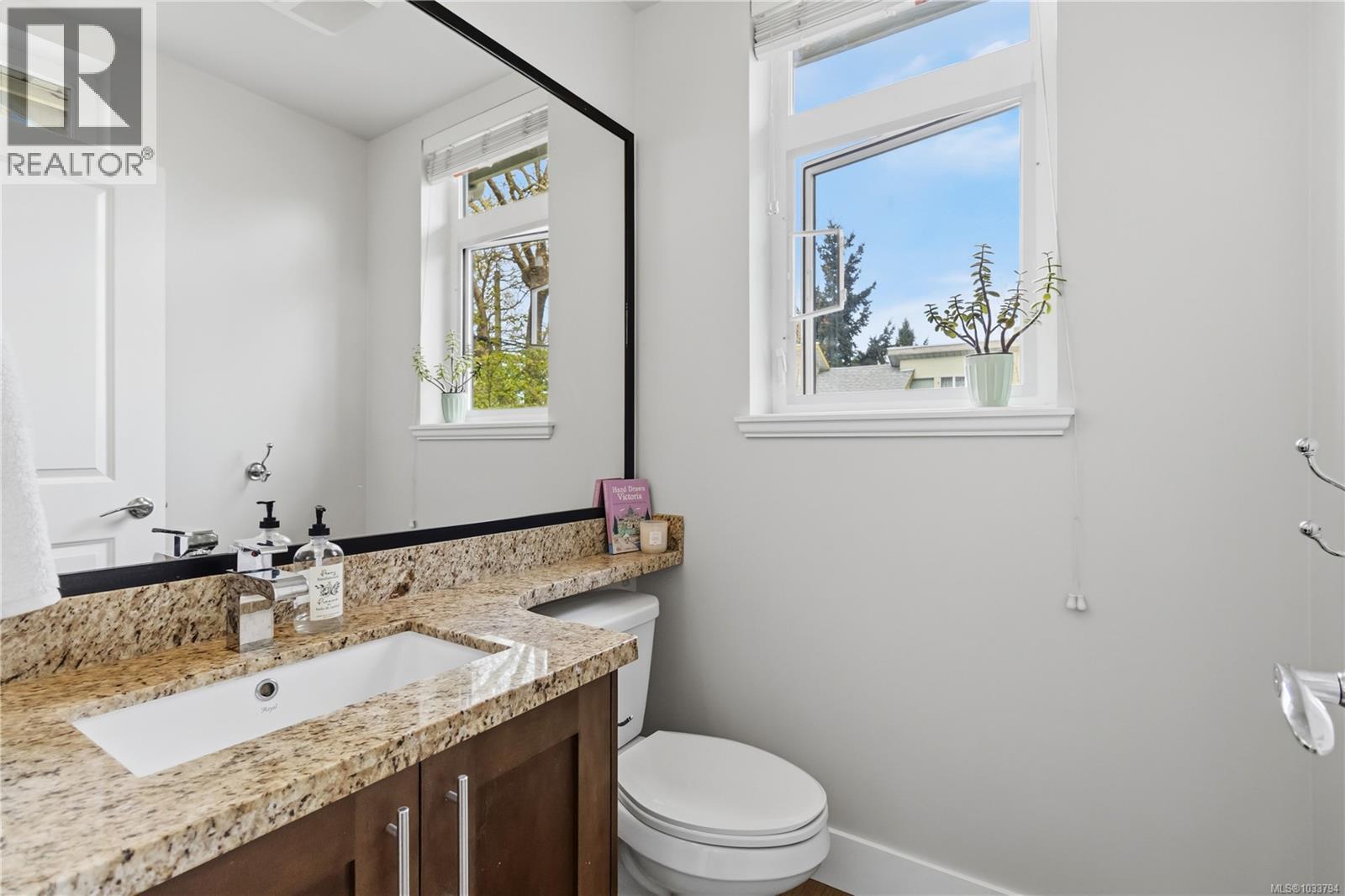 #1 2918 Shelbourne St - 26