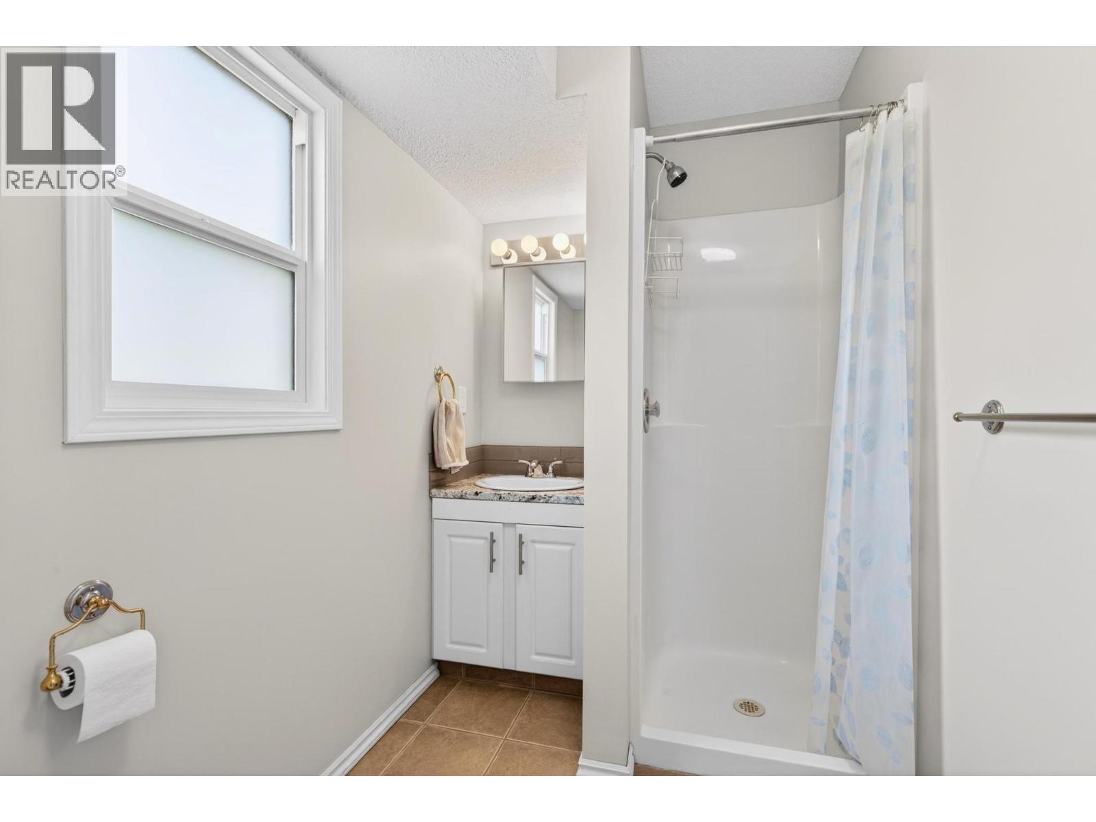  2048 Shamrock Drive, West Kelowna