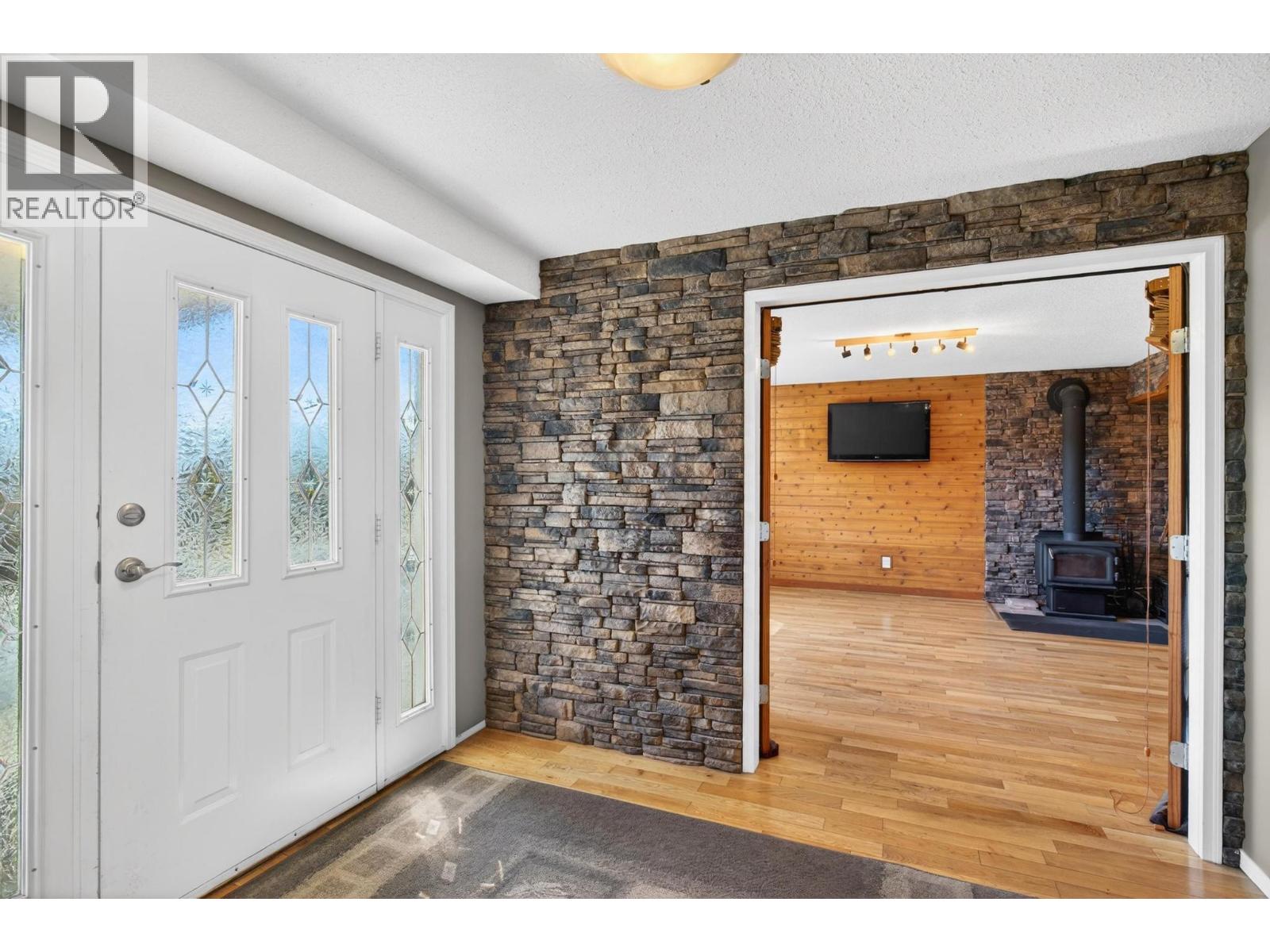  2048 Shamrock Drive, West Kelowna