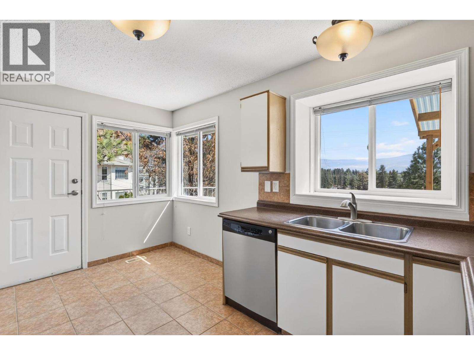  2048 Shamrock Drive, West Kelowna