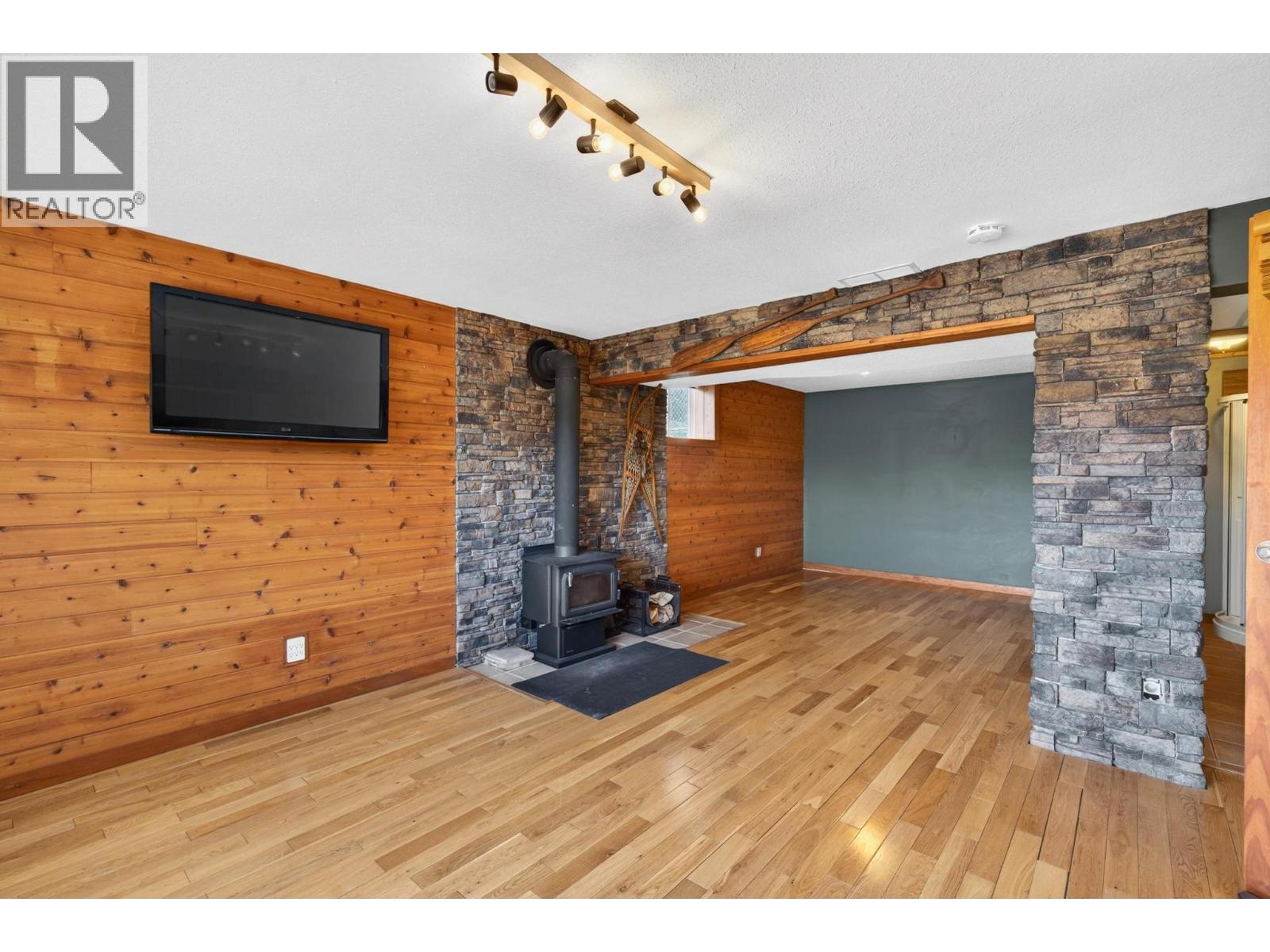  2048 Shamrock Drive, West Kelowna