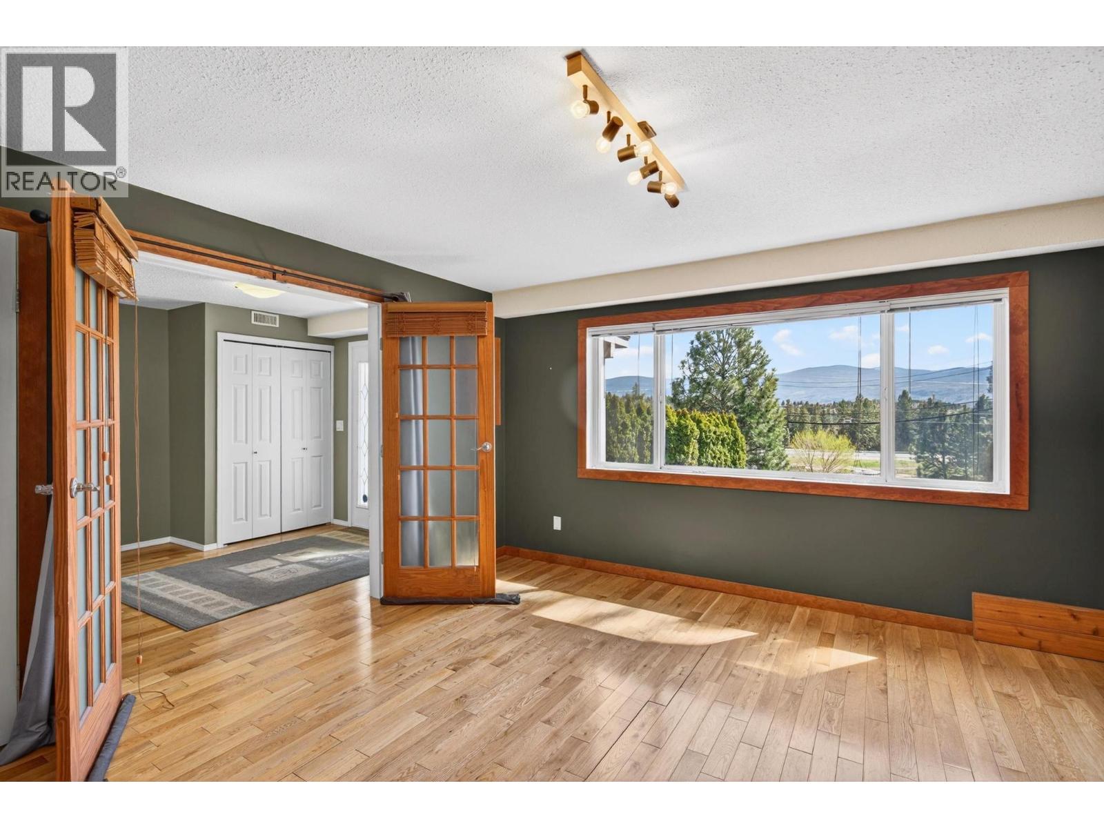  2048 Shamrock Drive, West Kelowna