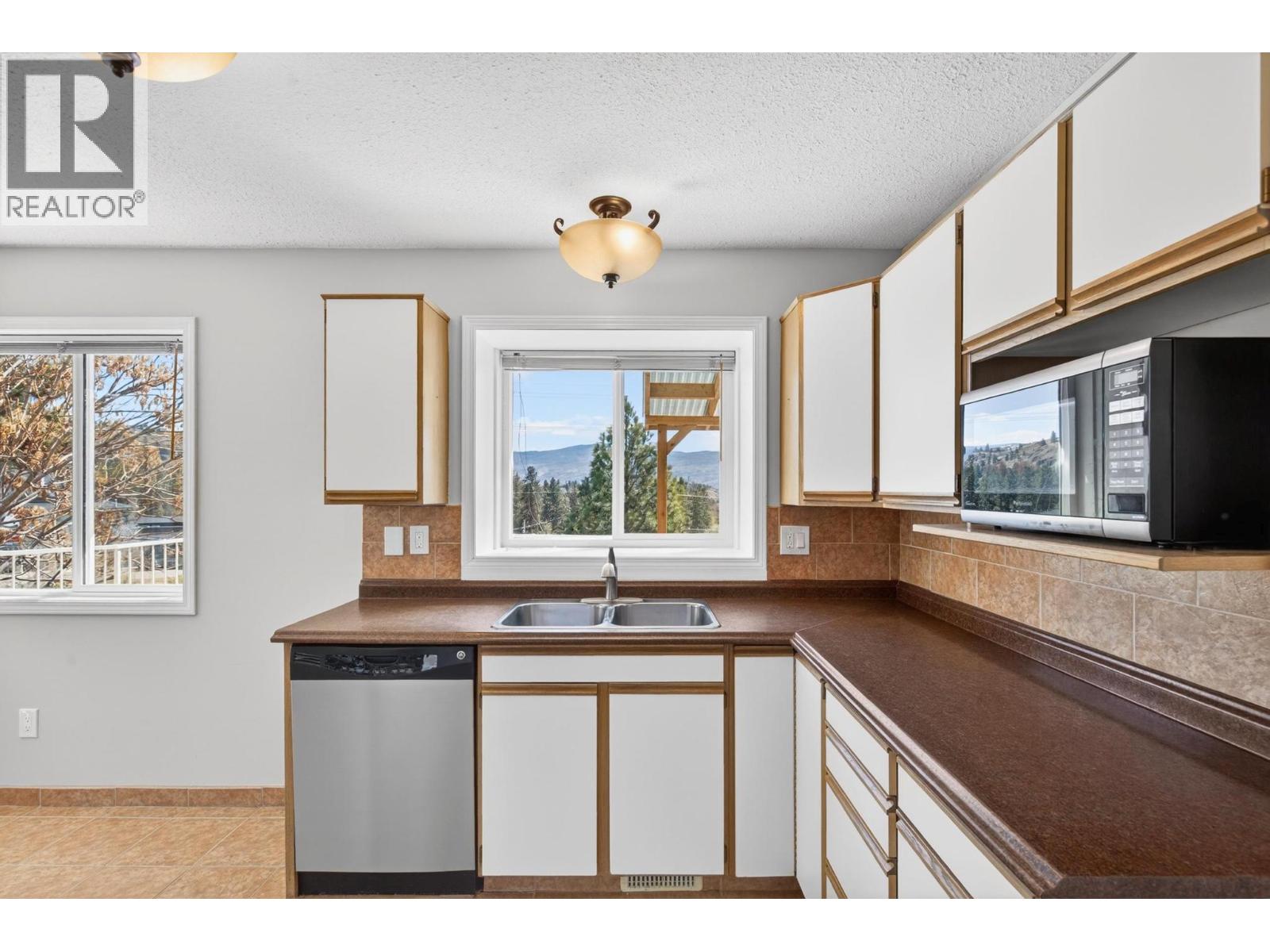  2048 Shamrock Drive, West Kelowna