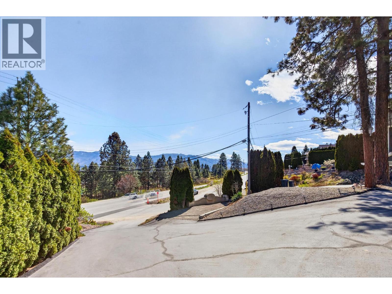  2048 Shamrock Drive, West Kelowna