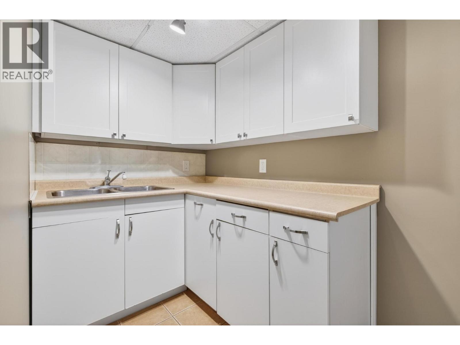  2048 Shamrock Drive, West Kelowna