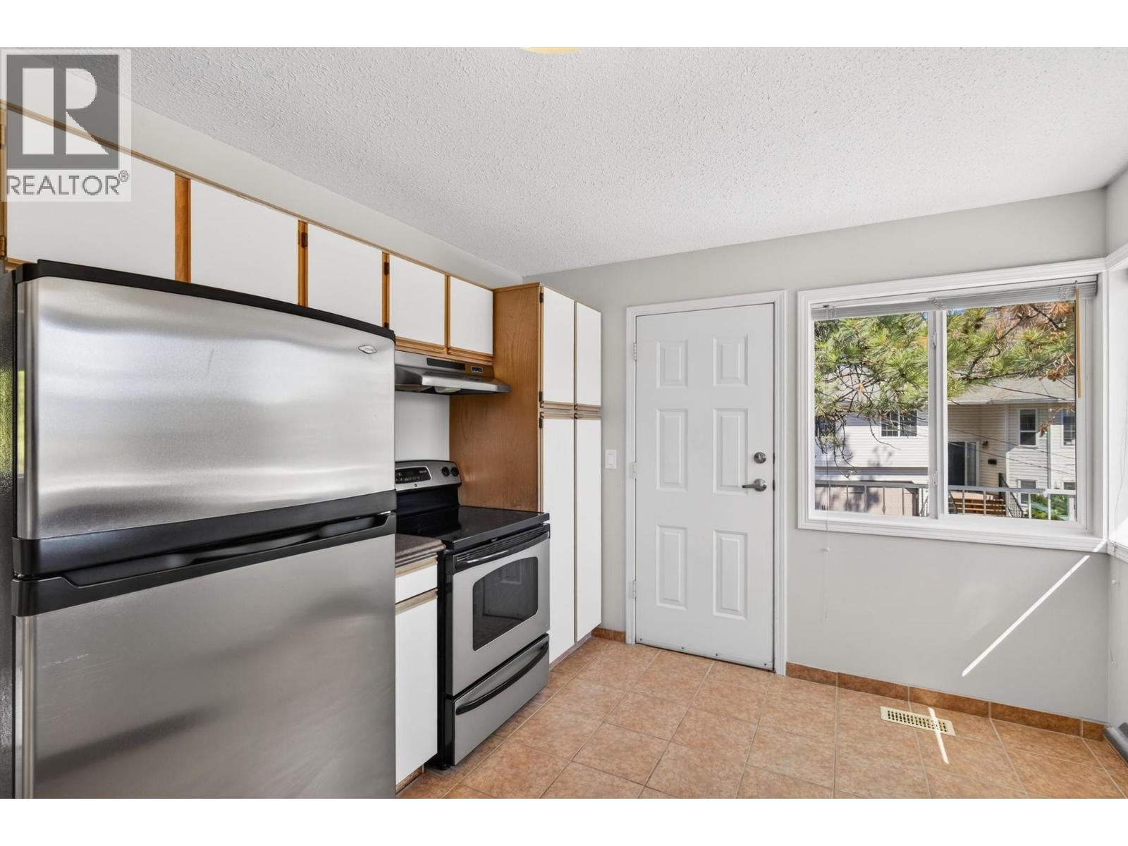  2048 Shamrock Drive, West Kelowna