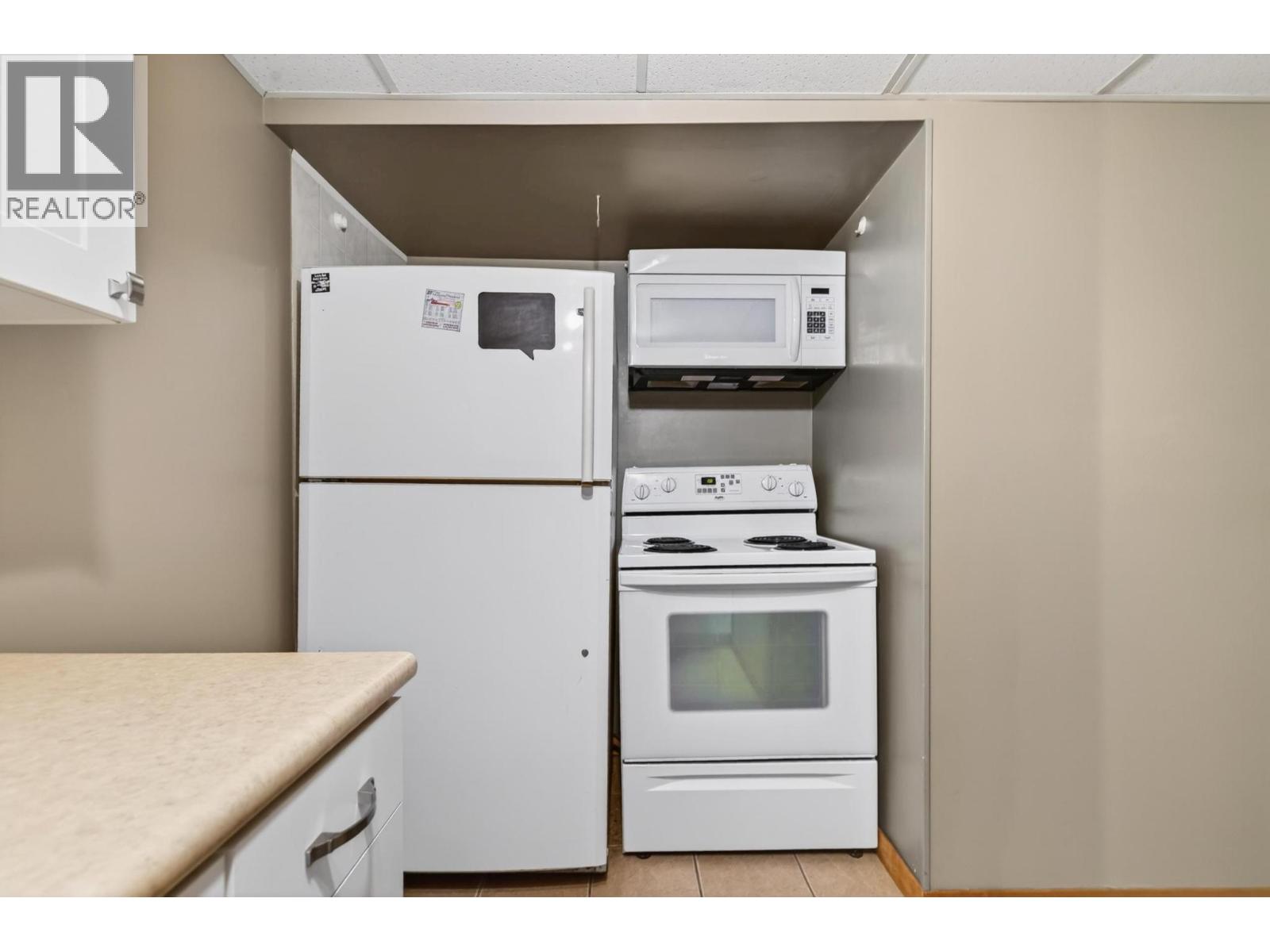  2048 Shamrock Drive, West Kelowna