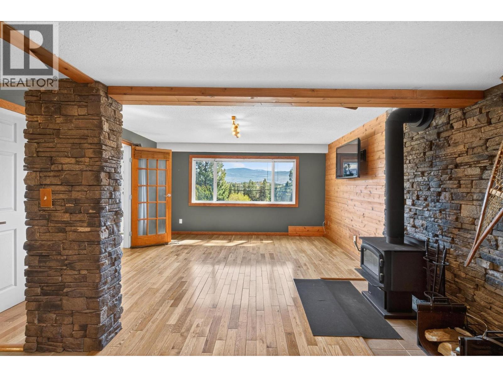  2048 Shamrock Drive, West Kelowna