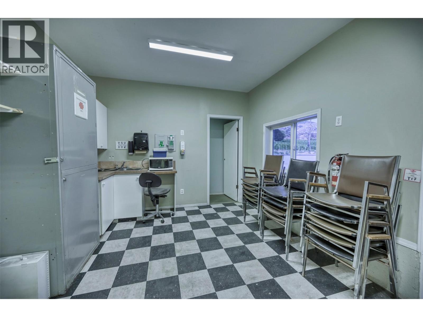 17202 97 Highway, Osoyoos