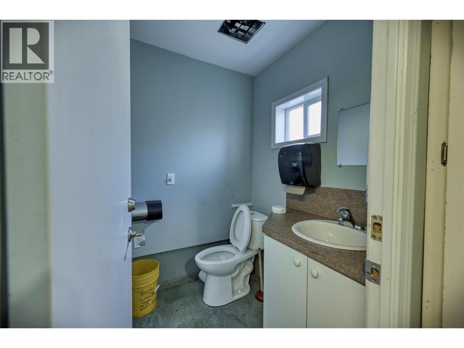 17202 97 Highway, Osoyoos