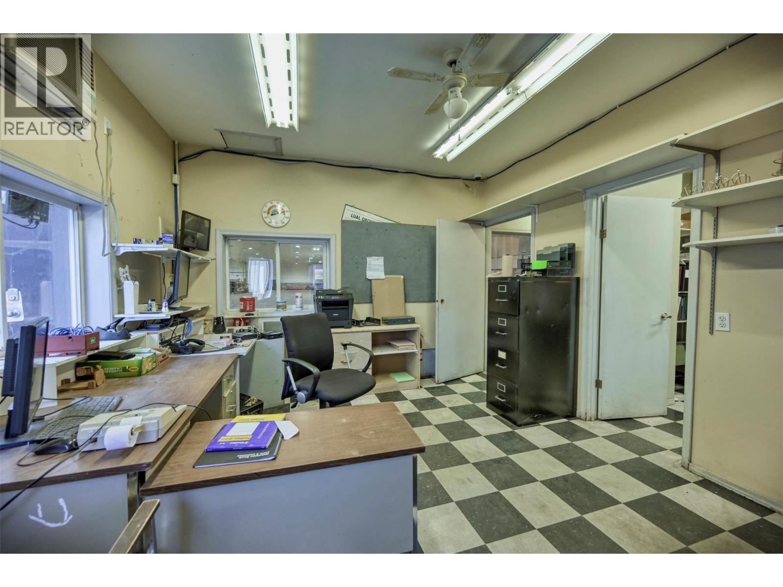 17202 97 Highway, Osoyoos