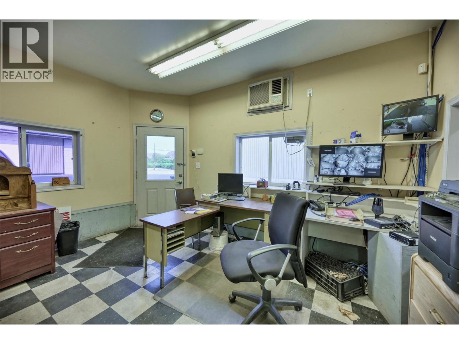 17202 97 Highway, Osoyoos