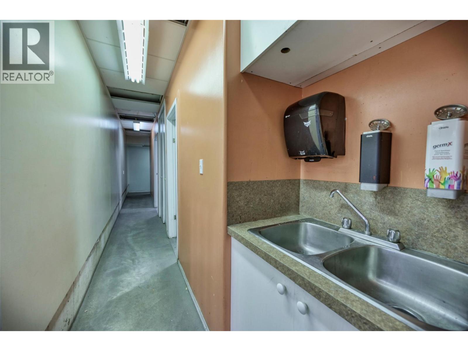 17202 97 Highway, Osoyoos