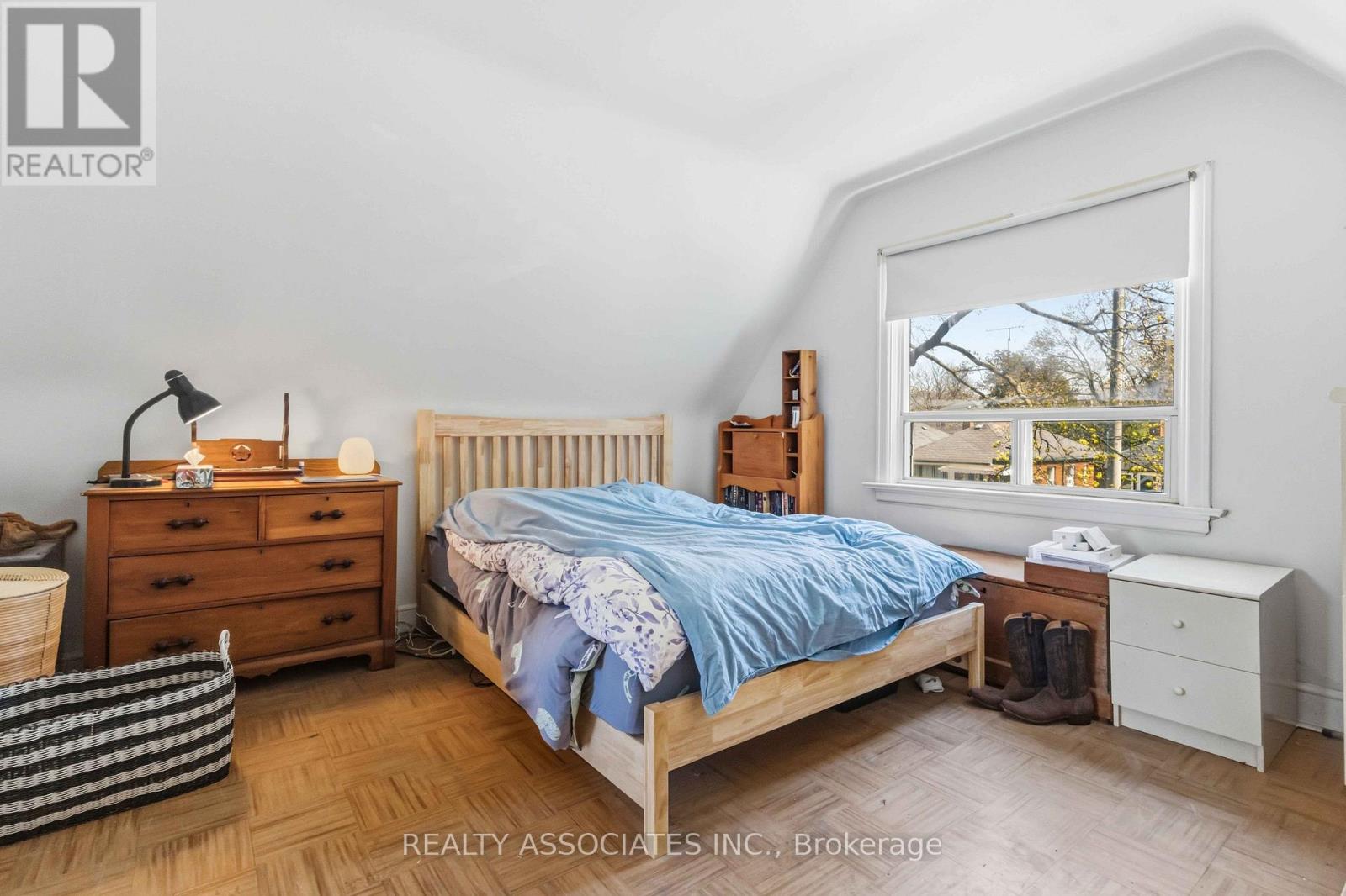72 MANDERLEY DRIVE - 16