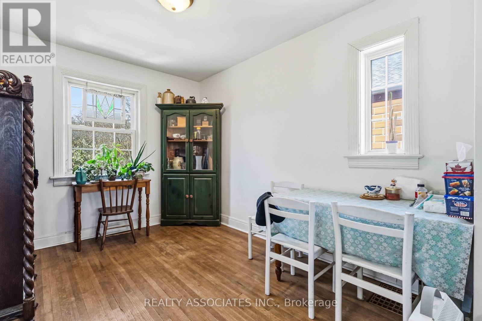 72 MANDERLEY DRIVE - 7