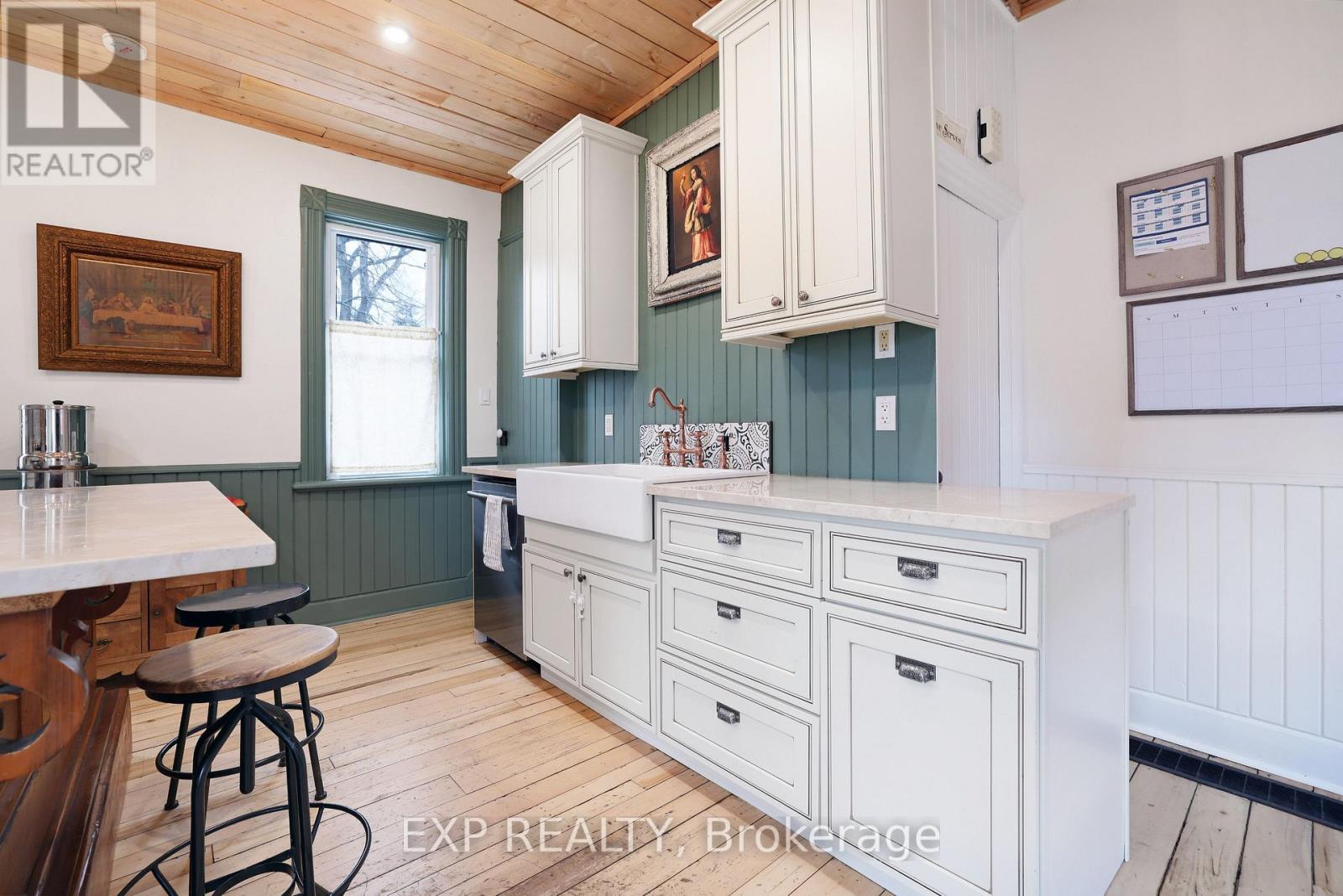 128 RENFREW AVENUE E - 18