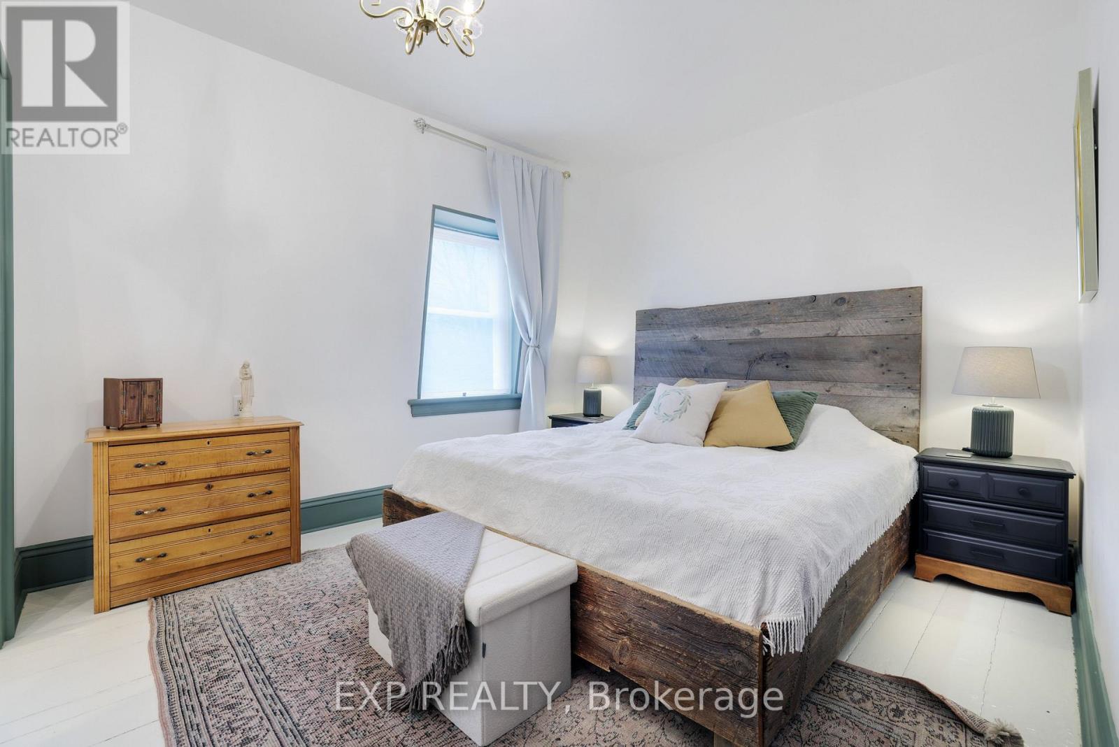 128 RENFREW AVENUE E - 21