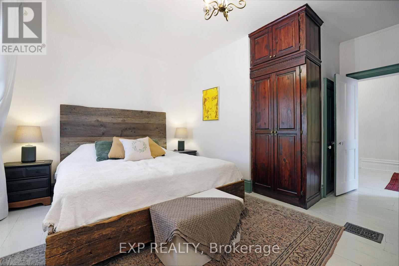 128 RENFREW AVENUE E - 22