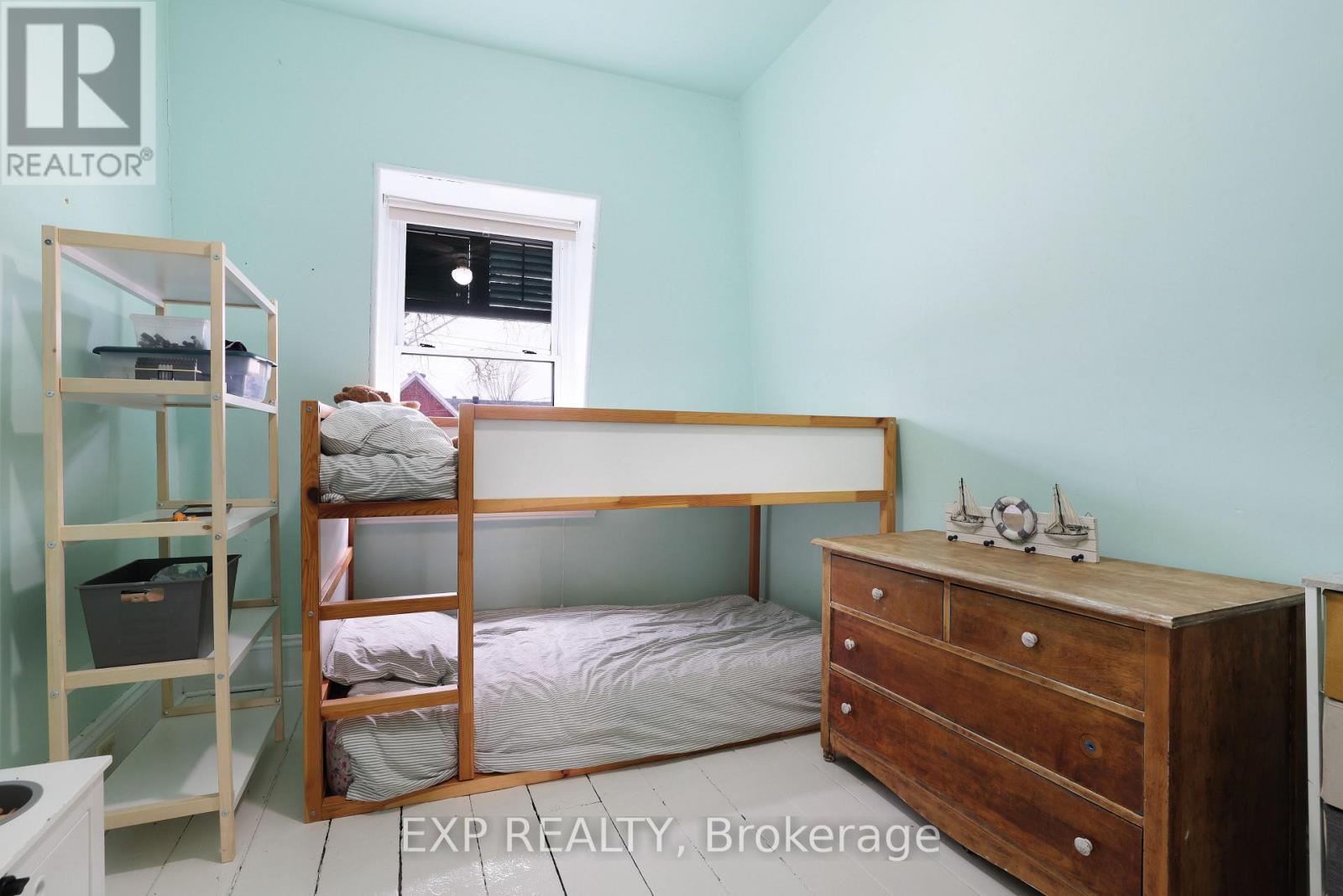 128 RENFREW AVENUE E - 24