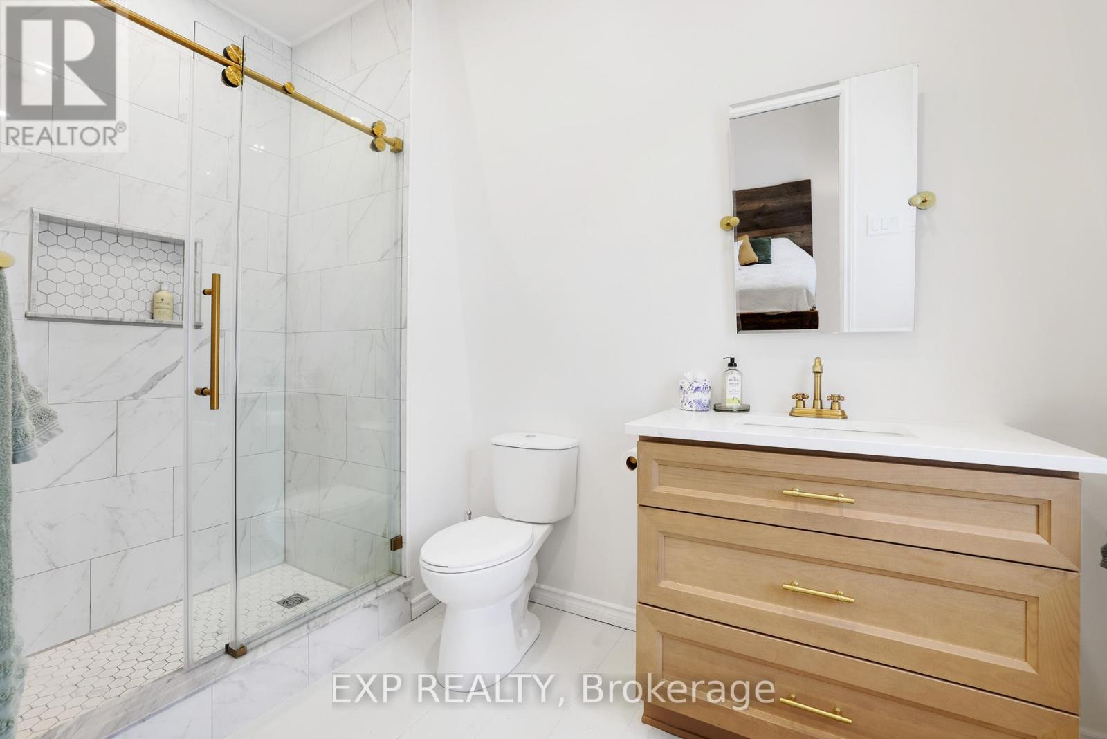 128 RENFREW AVENUE E - 23
