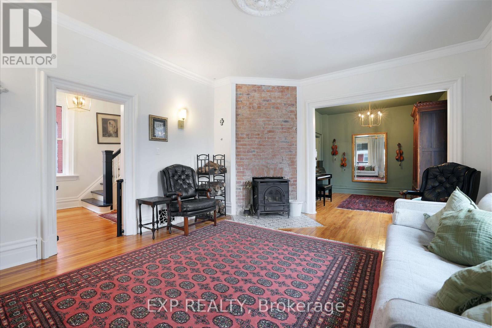 128 RENFREW AVENUE E - 7