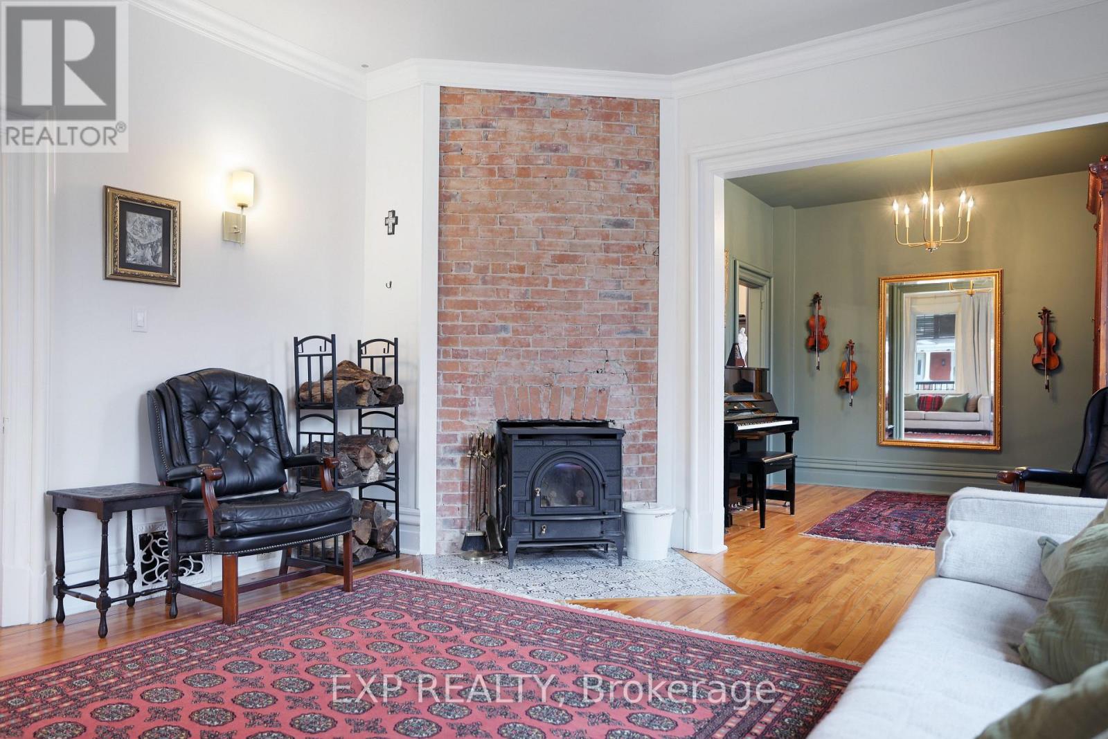 128 RENFREW AVENUE E - 8