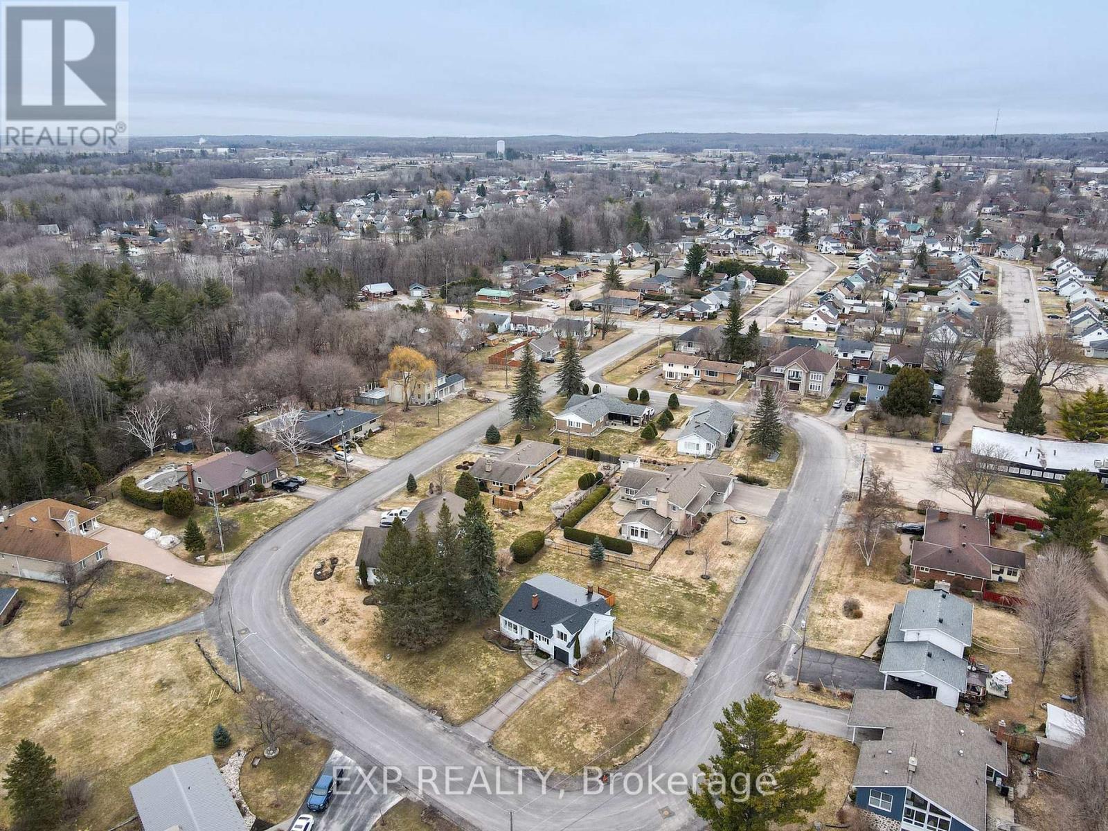 150 STEVENSON CRESCENT - 44
