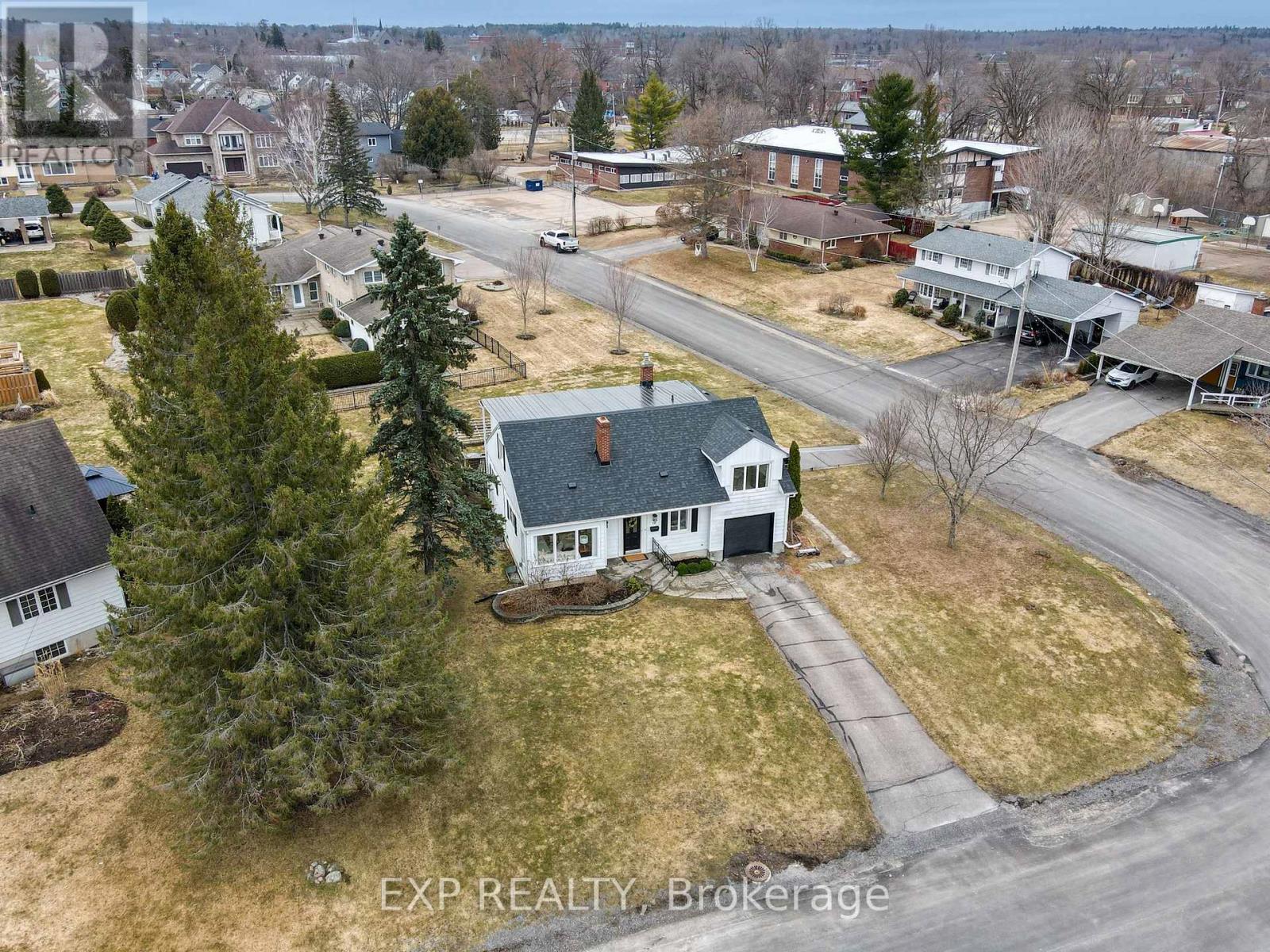 150 STEVENSON CRESCENT - 42