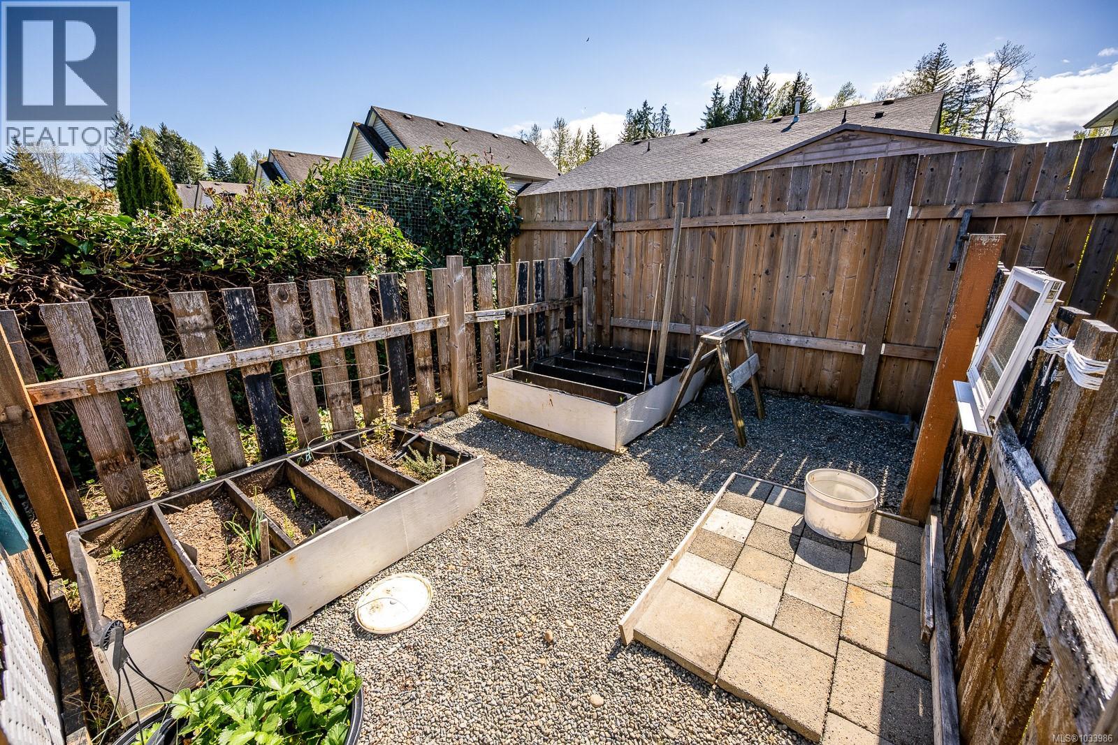 1367 LARSEN Rd - 33