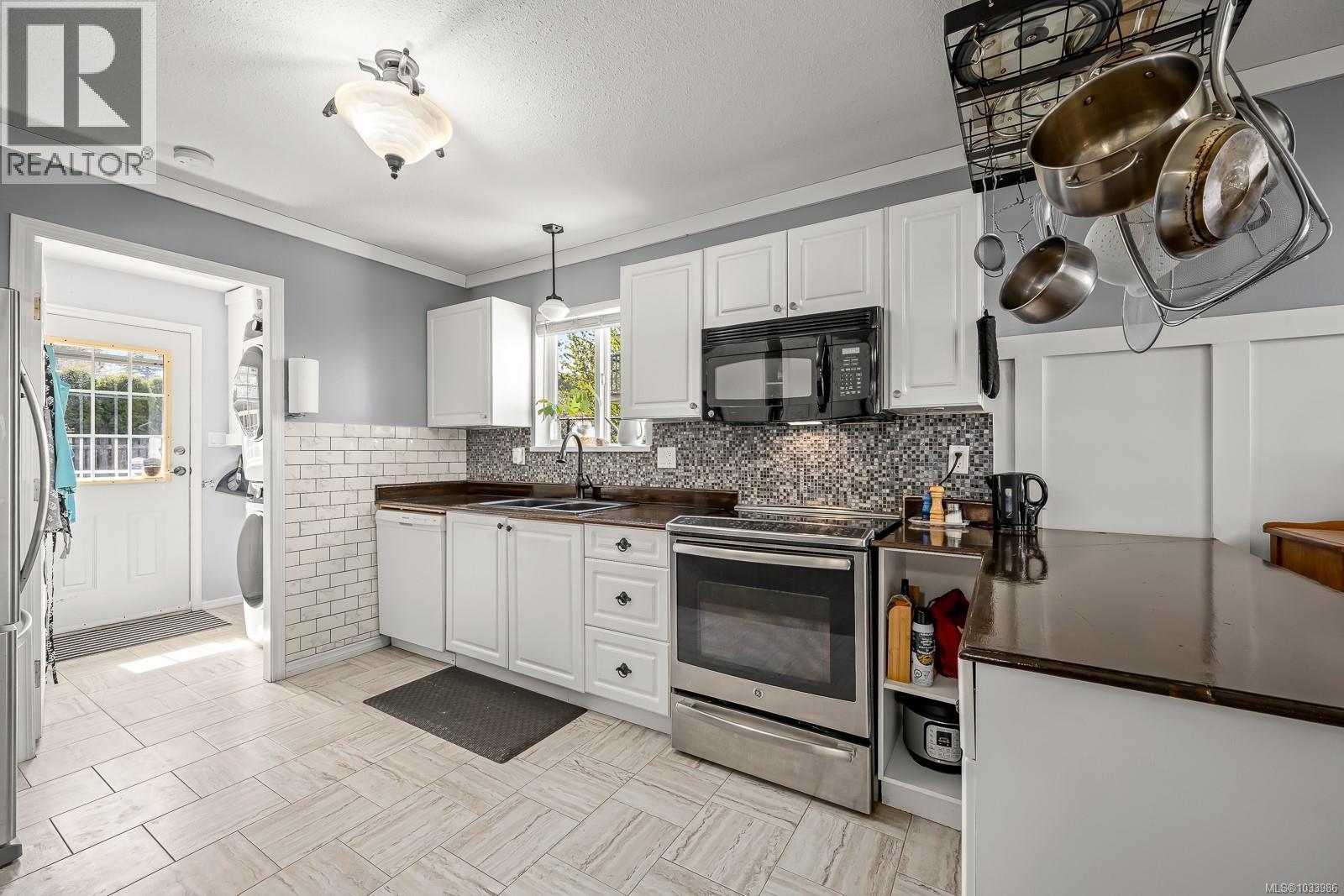 1367 LARSEN Rd - 8