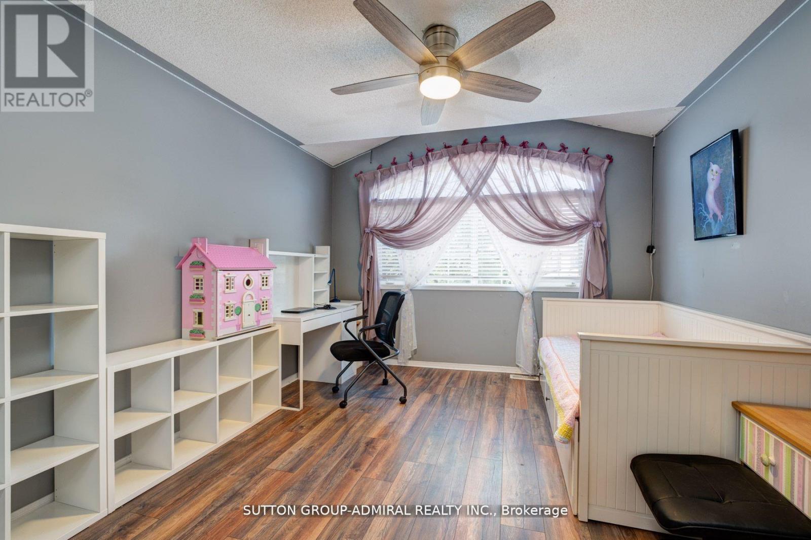 43 CRESTRIDGE DRIVE - 29