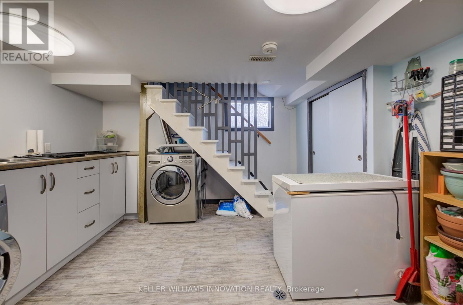 251 SHELDON AVENUE N — photo 26