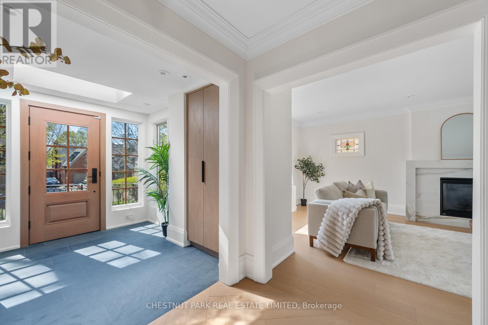 35 WEYBOURNE CRESCENT - 10