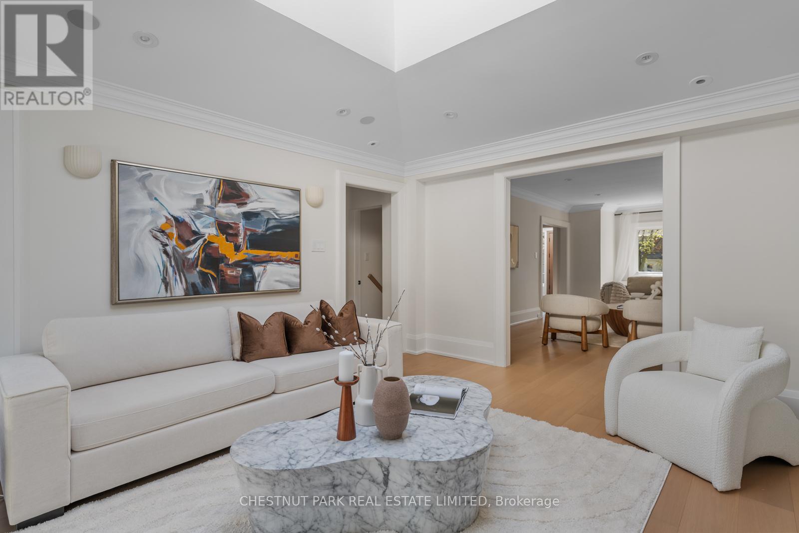 35 WEYBOURNE CRESCENT - 15