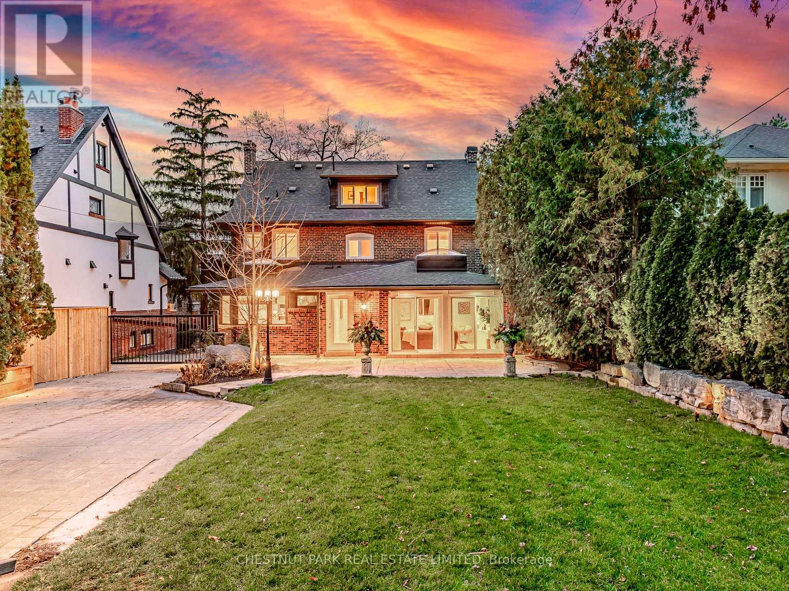 35 WEYBOURNE CRESCENT - 4