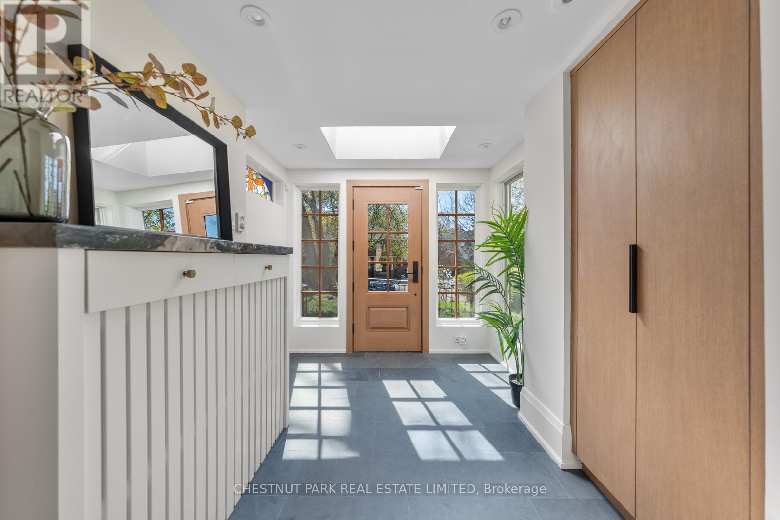35 WEYBOURNE CRESCENT - 8